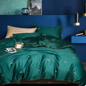 Cleopatras secret emerald bees bedding set